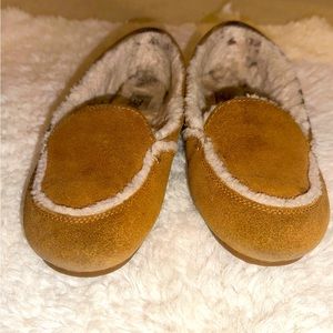 Ugg slippers 8.5
